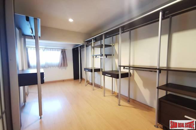 Three Storey Three Bedroom Townhouse for Sale in a Quiet Sukhumvit 39 Location-11