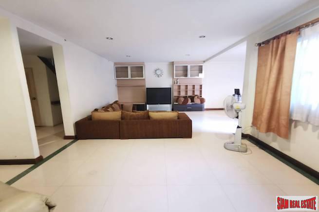 Three Storey Three Bedroom Townhouse for Sale in a Quiet Sukhumvit 39 Location-2