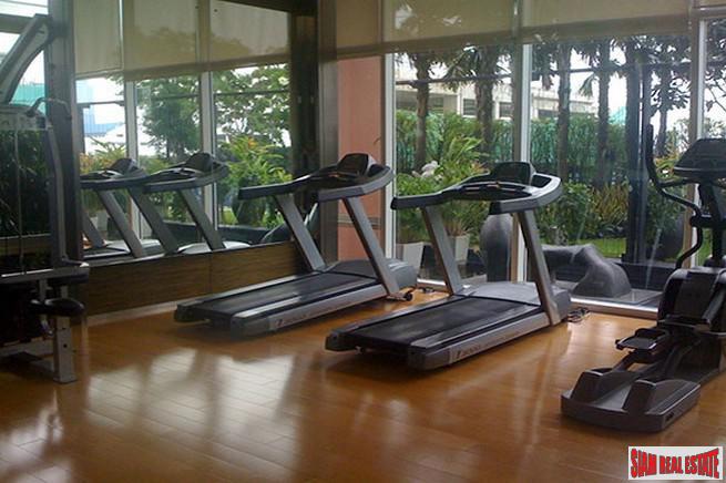 Fullerton Sukhumvit | Two Bedroom Private Corner Condo with City Views for Sale in Thong Lo - Pet Friendly!