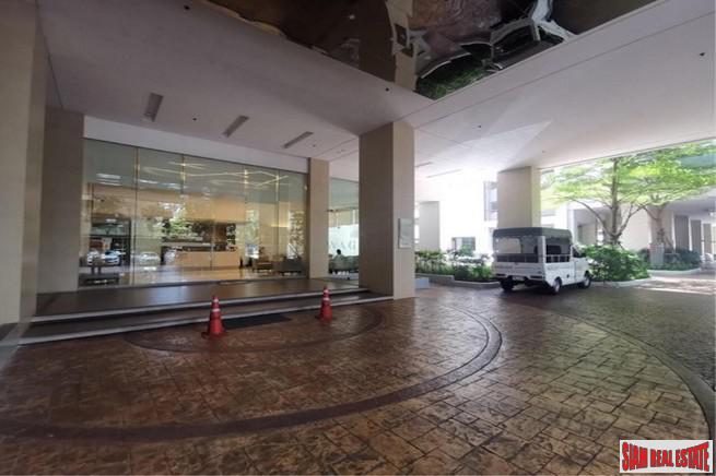 Bright Sukhumvit 24 | Two Bedroom Condo for Sale in a Nice Lively Residential Alley on Sukhumvit 24