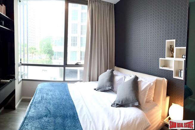 The Room Sukhumvit 69 | One Bedroom Condo for Sale with Pool Views and 100 m. to BTS Thong Lo