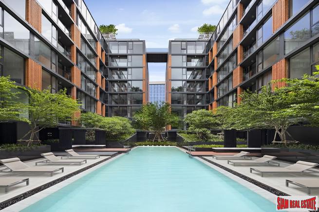 Newly Completed High Quality Low-Rise Condo with Excellent Facilities close to BTS Ekkamai - 2 Bed Units-0