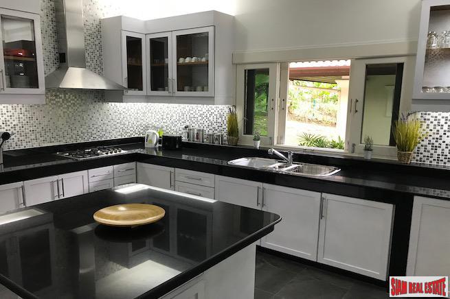 Lakewood Hills Estate | Exceptional Mountain View Villa with Private Pool and Many Extras - Excellent Holiday Rental Potential-13