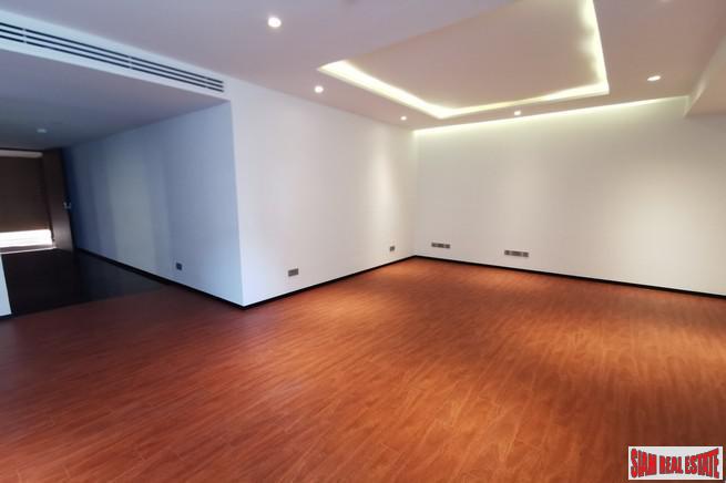 Luxury Low-Rise Freehold Residence Ready to Move in at the Exclusive Area of Ratchadamri, Lumpini - 2 Bed Plus Units-24