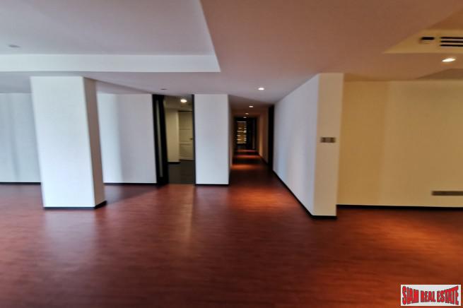 Luxury Low-Rise Freehold Residence Ready to Move in at the Exclusive Area of Ratchadamri, Lumpini - 4 Bed Units-13