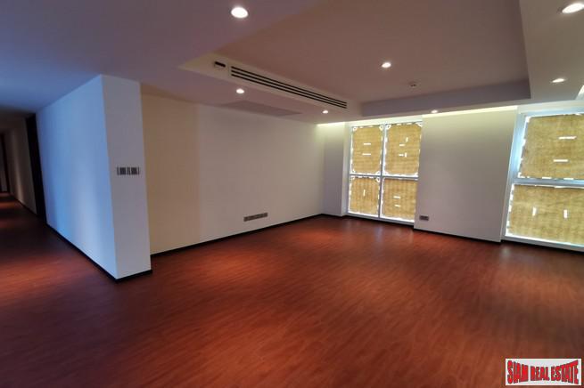 Luxury Low-Rise Freehold Residence Ready to Move in at the Exclusive Area of Ratchadamri, Lumpini - 4 Bed Units-23