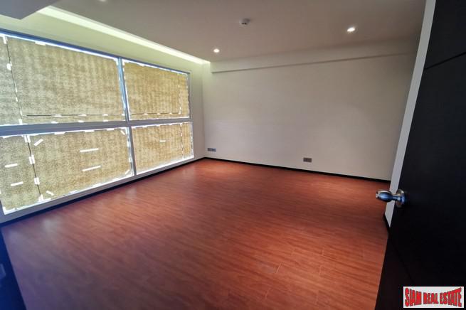 Luxury Low-Rise Freehold Residence Ready to Move in at the Exclusive Area of Ratchadamri, Lumpini - 4 Bed Units-8