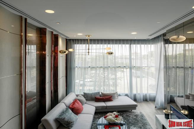 Pre-Sale of Hot New Luxury High-Rise Condo of Loft Units at the New Central Business District next to MRT Huai Khwang - 2 Bed Loft Units - Free Full Furniture and Discount!