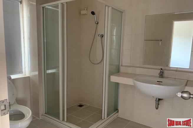 Four Storey Five Bedroom House for Sale with Lots of Parking in Ekkamai-2