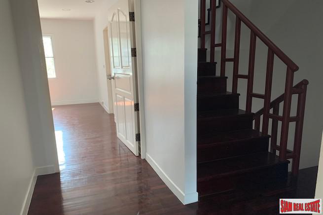 Four Storey Five Bedroom House for Sale with Lots of Parking in Ekkamai-8
