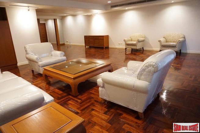 Kallista Mansion | Large Luxury Three Bedroom + Maids Room in Well Maintained Nana Property - Pet Friendly!-4