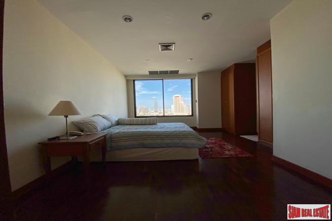 Tridhos City Marina | Superior River Views from this Three Bedroom Condo in Charoen Nakron-14