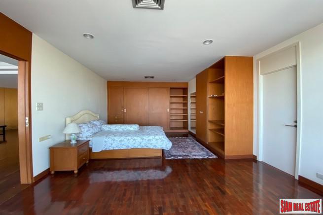 Tridhos City Marina | Superior River Views from this Three Bedroom Condo in Charoen Nakron-17