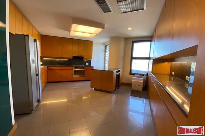 Tridhos City Marina | Superior River Views from this Three Bedroom Condo in Charoen Nakron-8