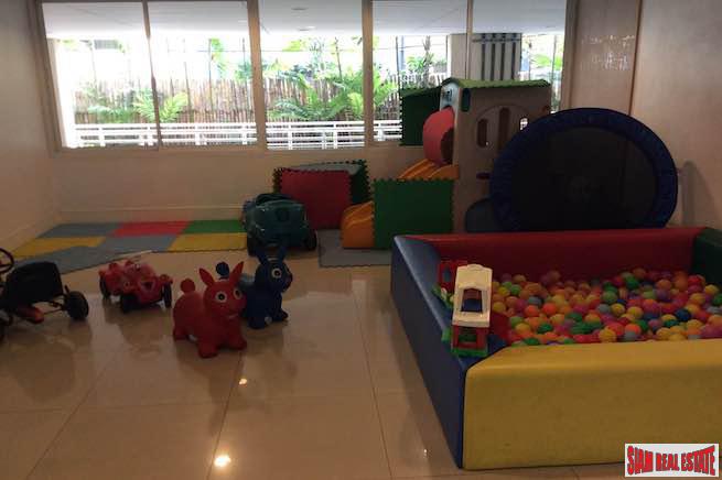 The Rise Sukhumvit 39 | Two Bedroom with Pool View in a Phrom Phong Low Rise Condo-10