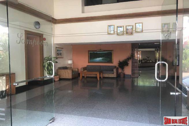 Sampoom Garden | Large 2 Bed Corner Unit on the 8th Floor with 4 Balconies Located only 200 Metres to BTS at Sathorn-13