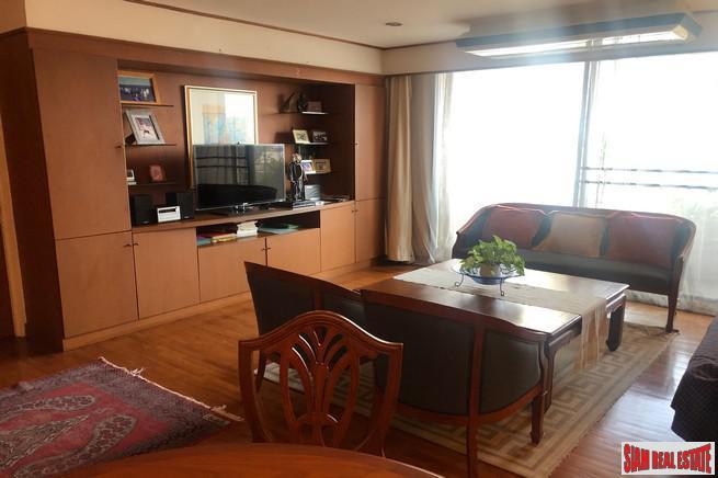 Sampoom Garden | Large 2 Bed Corner Unit on the 8th Floor with 4 Balconies Located only 200 Metres to BTS at Sathorn-3