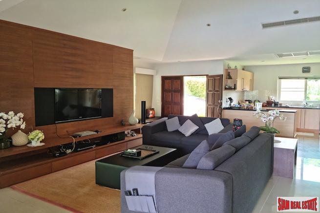 Loch Palms Garden Villas | Two Bedroom Lake View House for Sale on the Golf Course-11