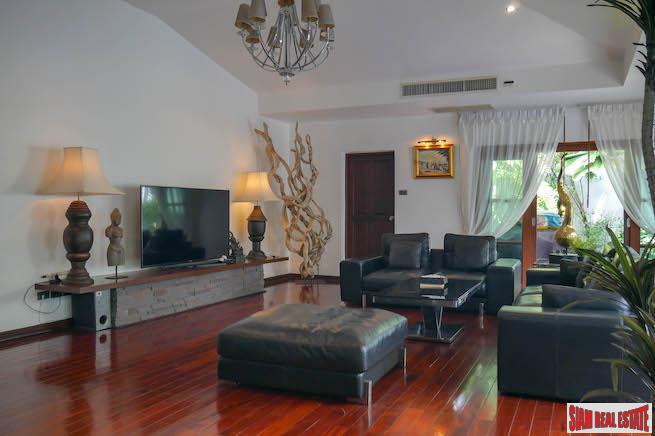 Loch Palm Courtyard Villas | Large Well Maintained Three Bedroom Villa with Large Private Swimming Pool-11