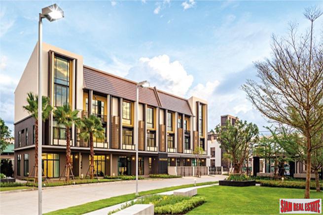 Flora Wongsawang | Three Bedroom Townhome in Low Density Secure Estate - Pets are Welcome!-0