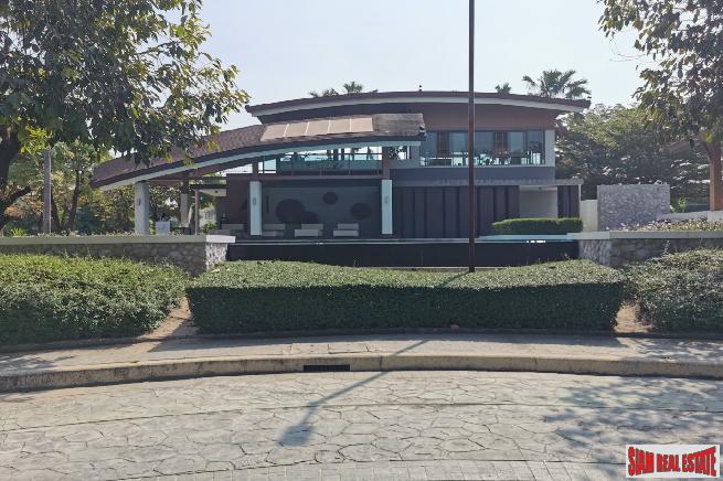 Burasiri Onnut Bangna | Large 2 Storey 4 Bed Family Home in Secure Estate close to Golf and Suvarnabhumi Airport-25