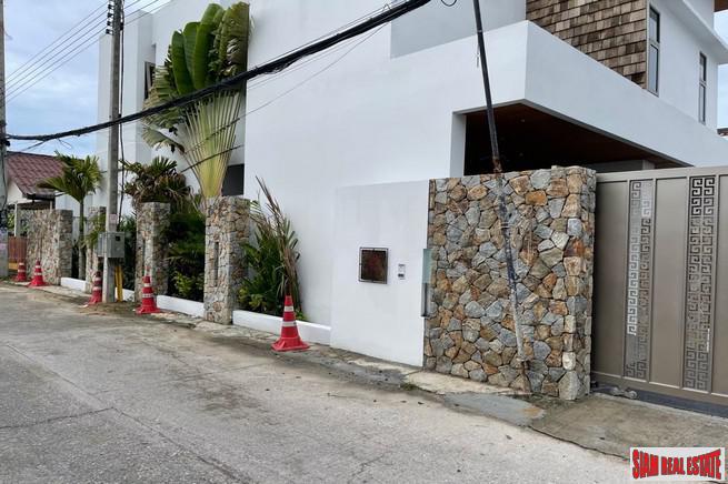 Spectacular New Four Bedroom Pool Villa for Sale in a Great Rawai Location-27