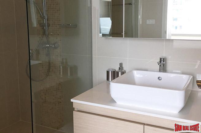 Q Asoke | Cozy One Bedroom for Rent on the 30th Floor and Next to the MRT Station