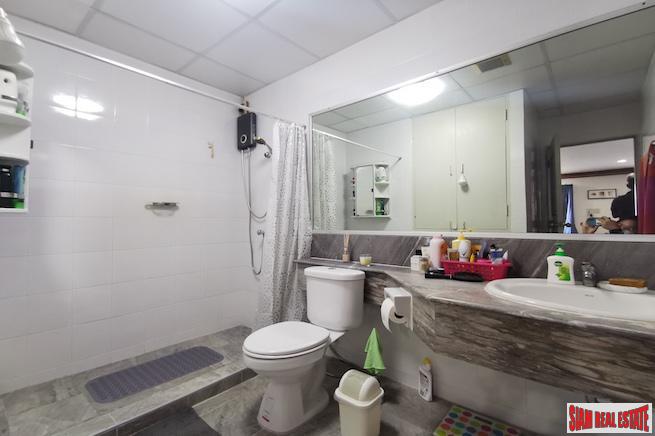 Richmond Palace | Extra Large Two Bedroom Condo for Sale in a Quiet Phrom Phong Location-12