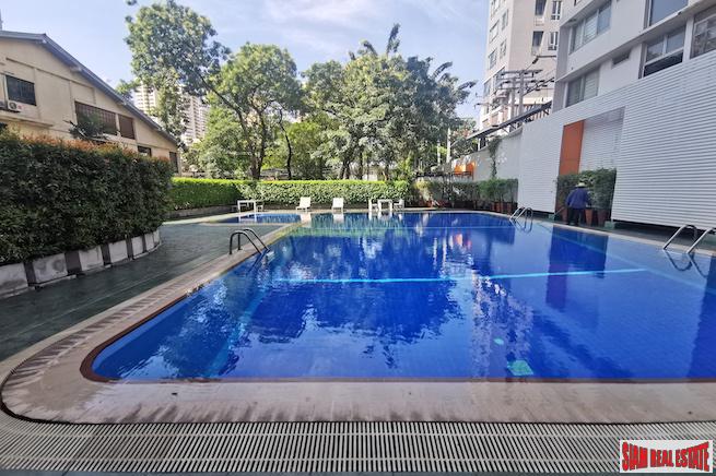 Richmond Palace | Extra Large Two Bedroom Condo for Sale in a Quiet Phrom Phong Location-16