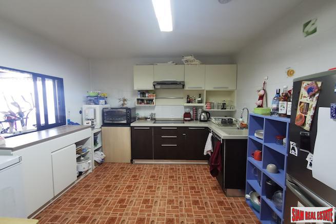 Richmond Palace | Extra Large Two Bedroom Condo for Sale in a Quiet Phrom Phong Location-8