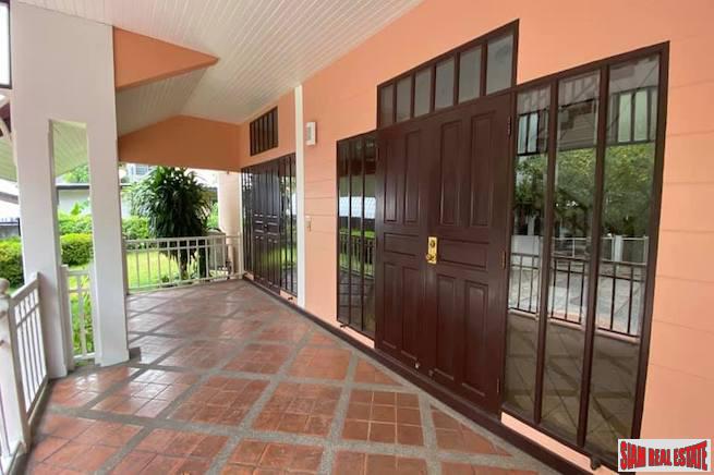 Four Bedroom Pet Friendly House for Rent Near BTS National Stadium-4