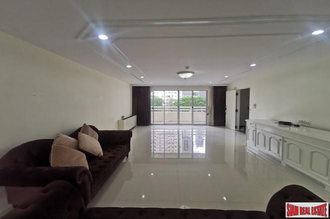 Regent on the Park 1 | Spacious Three Bedroom Condo + Maids Room + Two Balconies for Sale at Sukhumvit 26, Phrom Phong-18
