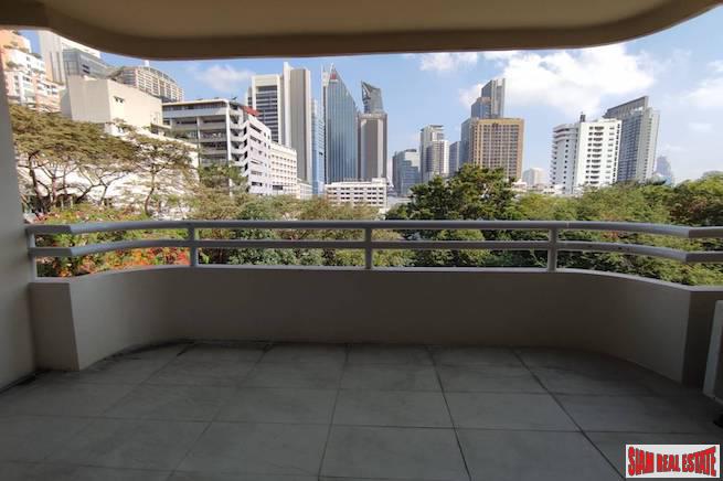 Regent on the Park 1 | Spacious Three Bedroom Condo + Maids Room + Two Balconies for Sale at Sukhumvit 26, Phrom Phong-1