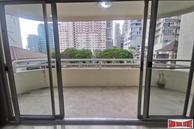 Regent on the Park 1 | Spacious Three Bedroom Condo + Maids Room + Two Balconies for Sale at Sukhumvit 26, Phrom Phong-2