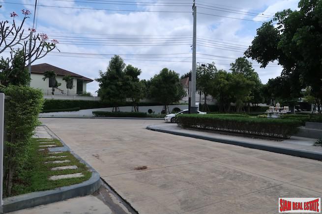 The Edition rama 9 Pattanakarn | Large Three Bedroom House with Private Plunge Pool + Extras for Rent-13