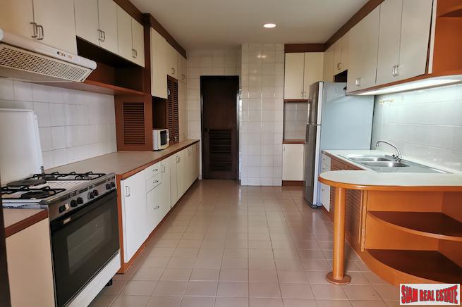 Spacious Two Bedroom Apartment for Rent with Two Balconies in Low Density Building - Phrom Phong-12