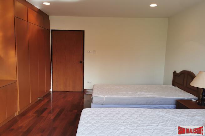 Spacious Two Bedroom Apartment for Rent with Two Balconies in Low Density Building - Phrom Phong-4
