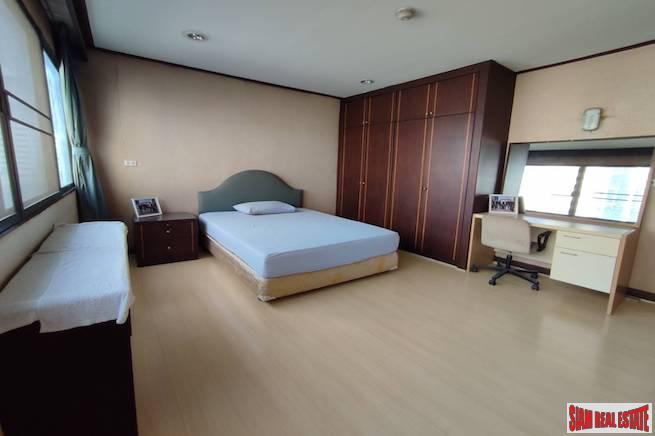 Mano Tower | A Rare Size Two Bedroom + 1 Study room Condo for Sale on Sukhumvit 39-14
