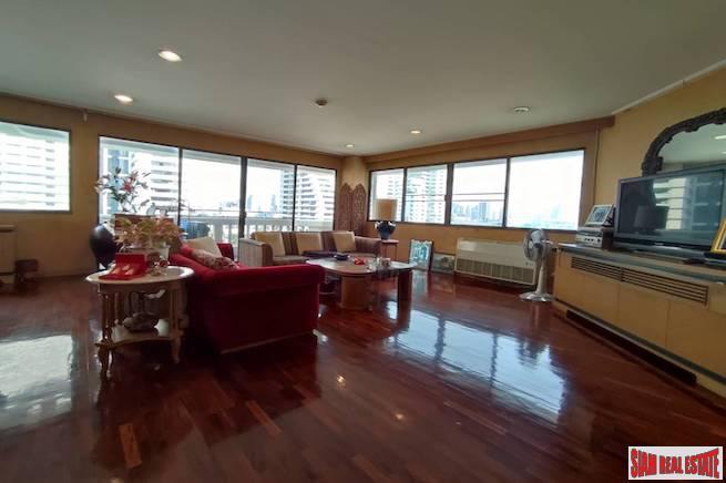 Mano Tower | A Rare Size Two Bedroom + 1 Study room Condo for Sale on Sukhumvit 39-3