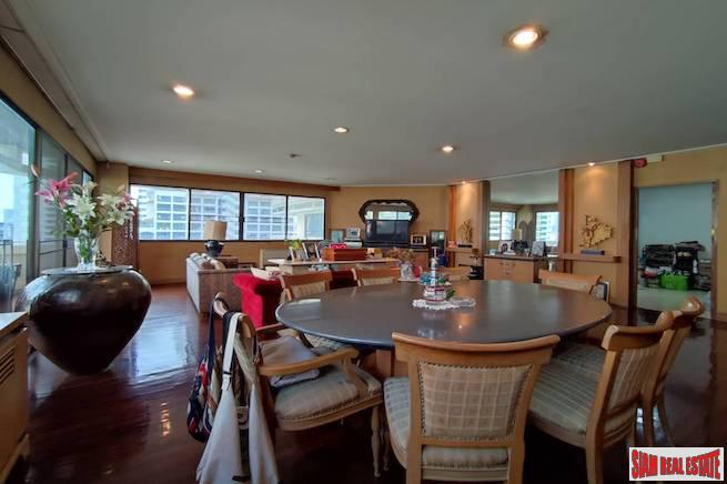Mano Tower | A Rare Size Two Bedroom + 1 Study room Condo for Sale on Sukhumvit 39-4