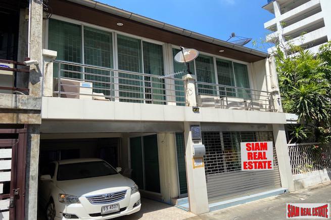 Spacious Three Bedroom, Three Storey House for Rent only 800 Meters from BTS Ekkamai-0