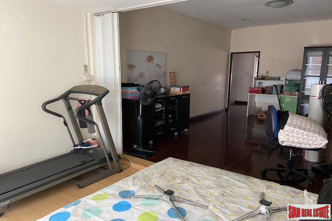 Spacious Three Bedroom, Three Storey House for Rent only 800 Meters from BTS Ekkamai-9