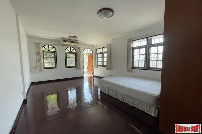 Extra Large Three Bedroom Detached House for Rent in the Heart of the City - Thong Lo-8