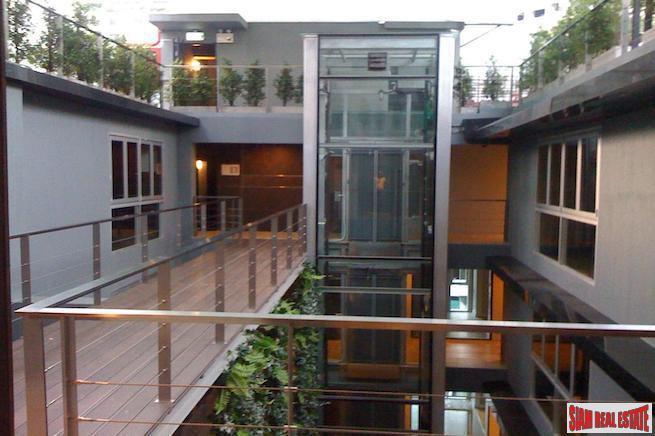 Quad Silom | Large One Bedroom Condo only 50m to BTS Chong Nonsi-11