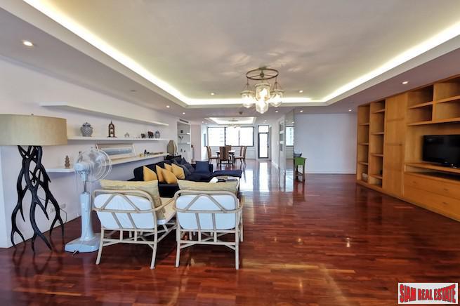 Sukhumvit Casa Condominium | Special Penthouse Unit for Sale with Views of the Benjakiti Lake and the Forest Park-18