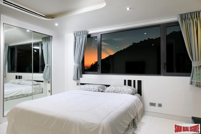 Absolute Twin Sands | Fantastic One Bedroom Penthouse with 180 Degree Sea Views for Sale in Patong-10