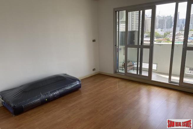Baan Sukhumvit 36 | Two Bedroom with Unblocked Views for Sale in Thong Lo - Perfect for Renovation-20