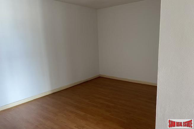 Baan Sukhumvit 36 | Large Two Bedroom Condo for Sale in Thong Lo with Unblocked City Views-14