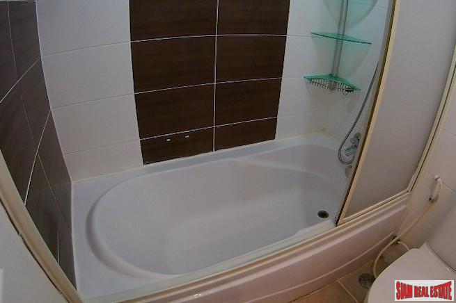 Grand Parkview Asoke | Large Two Bedroom with Huge Private Terrace for Sale-11
