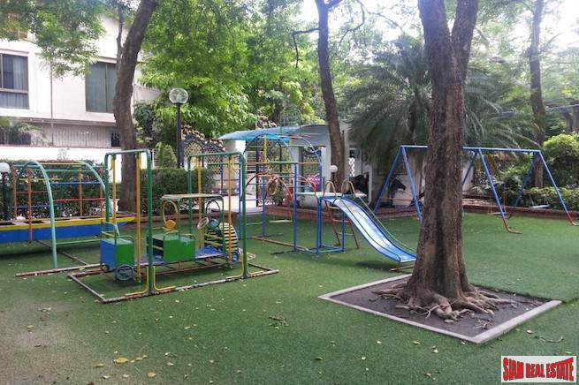 Richmond Palace Condominium | Bright & Peaceful Three Bedroom Corner Unit for Sale in Phrom Phong-20